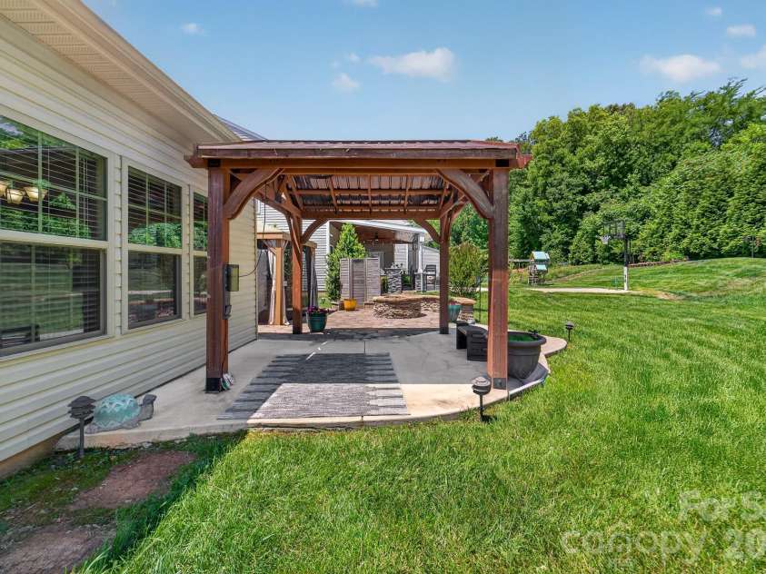 3338 Cord Oak Court, Gastonia, NC 28056.  MLS# CAR4385770, YatesRealty ID 25234. 