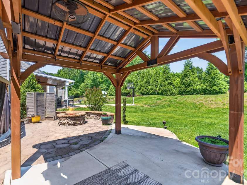 3338 Cord Oak Court, Gastonia, NC 28056.  MLS# CAR4385770, YatesRealty ID 25234. 