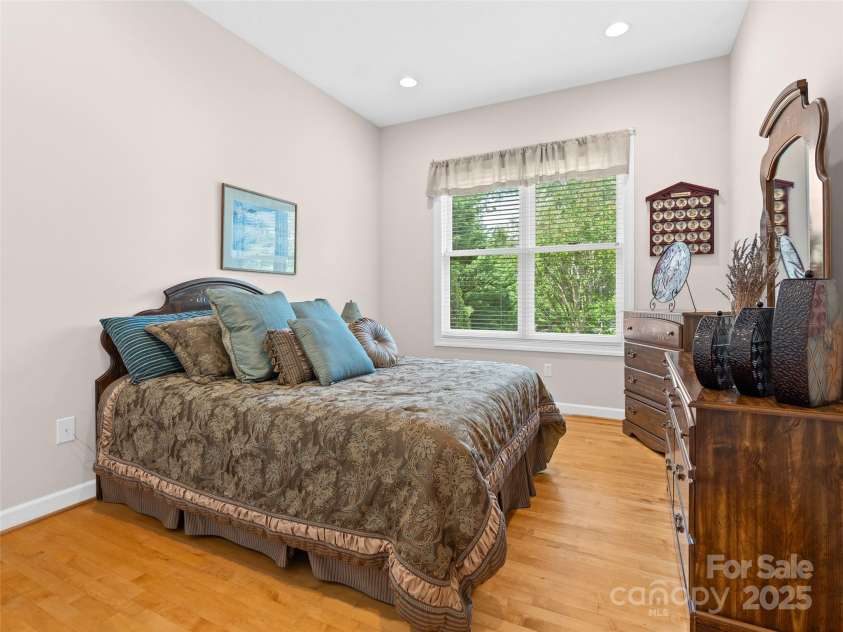 5 Reynolds Place, Asheville, NC 28804.  MLS# CAR4243705, YatesRealty ID 25235. 2nd bedroom