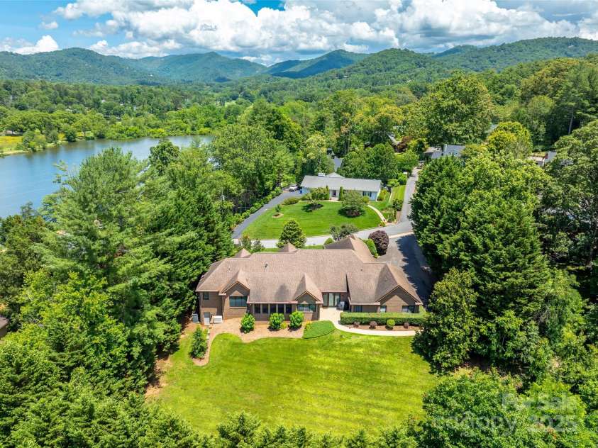 5 Reynolds Place, Asheville, NC 28804.  MLS# CAR4243705, YatesRealty ID 25235. 