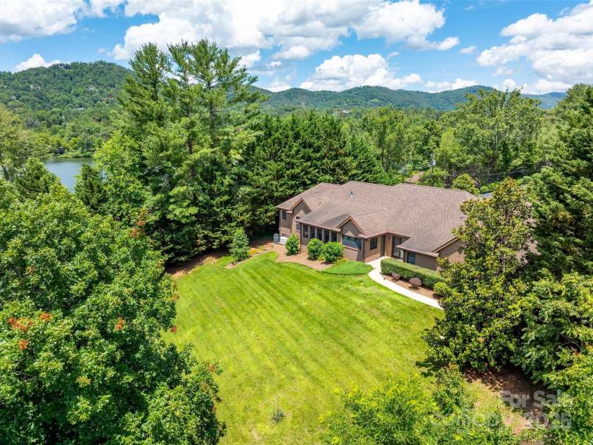 5 Reynolds Place, Asheville, NC 28804.  MLS# CAR4243705, YatesRealty ID 25235. Large back yard