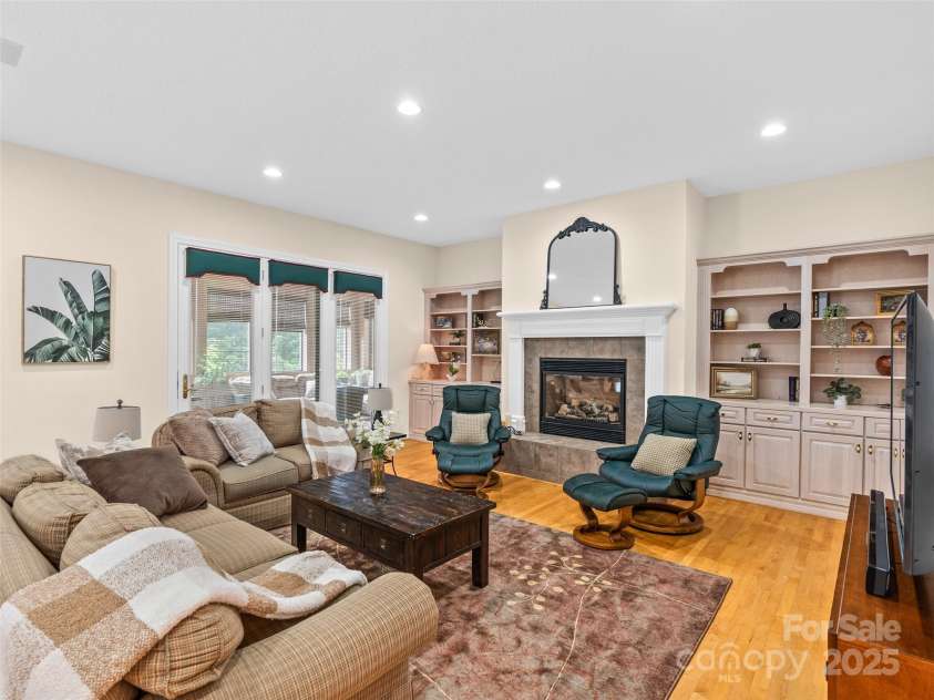5 Reynolds Place, Asheville, NC 28804.  MLS# CAR4243705, YatesRealty ID 25235. Open concept living room/kitchen area with gas fireplace, and 10 foot ceilings