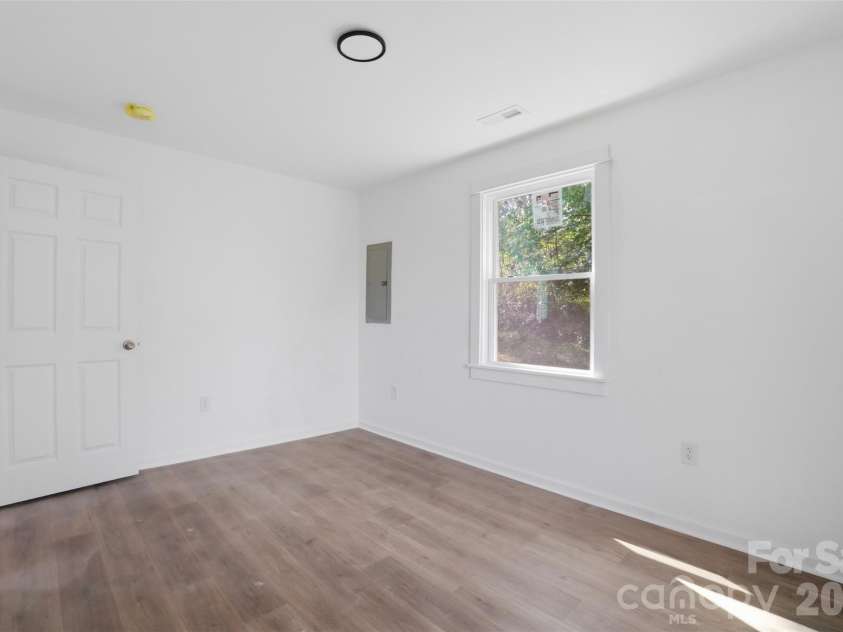 1601 Sigmon Street, Lincolnton, NC 28092.  MLS# CAR4386026, YatesRealty ID 25236. 