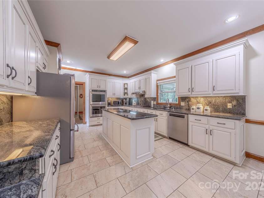 3100 Shady Grove Lane, Matthews, NC 28104.  MLS# CAR4278146, YatesRealty ID 25238. 