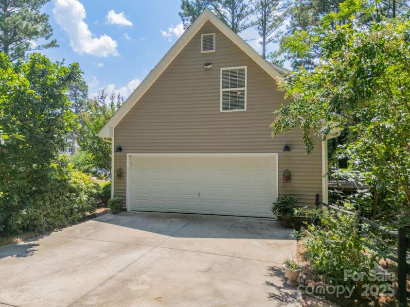 1594 High Ridge Drive, Stanley, NC 28164.  MLS# CAR4279439, YatesRealty ID 25239. 2 Car Garage 