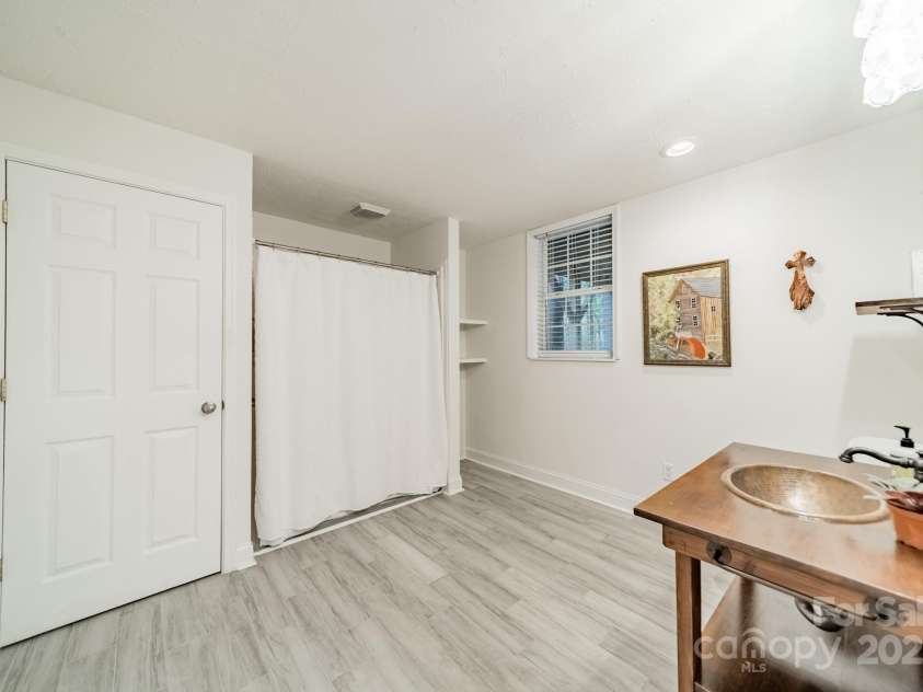 1594 High Ridge Drive, Stanley, NC 28164.  MLS# CAR4279439, YatesRealty ID 25239. Basement Full Bathroom & Shower