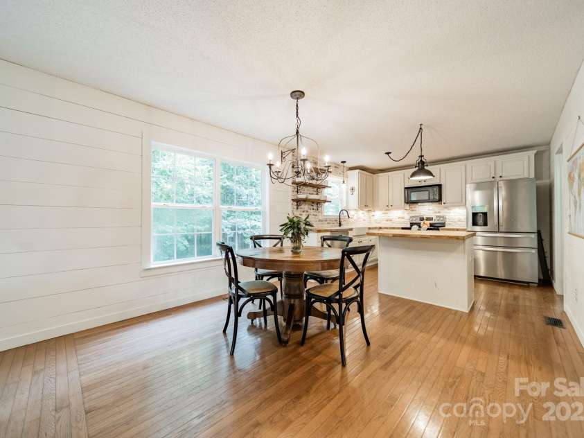 1594 High Ridge Drive, Stanley, NC 28164.  MLS# CAR4279439, YatesRealty ID 25239. Chef's Kitchen