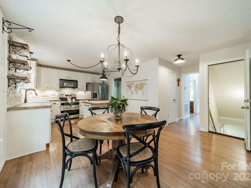 1594 High Ridge Drive, Stanley, NC 28164.  MLS# CAR4279439, YatesRealty ID 25239. Chef's Kitchen