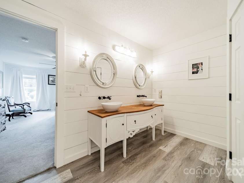 1594 High Ridge Drive, Stanley, NC 28164.  MLS# CAR4279439, YatesRealty ID 25239. Ensuite Master Bathroom