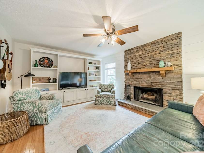 1594 High Ridge Drive, Stanley, NC 28164.  MLS# CAR4279439, YatesRealty ID 25239. Family Room