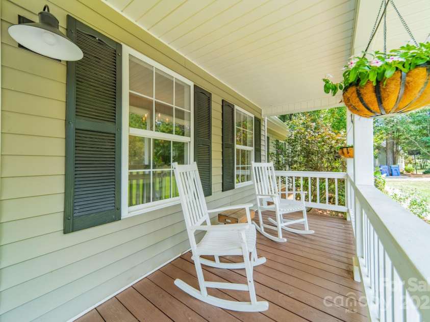 1594 High Ridge Drive, Stanley, NC 28164.  MLS# CAR4279439, YatesRealty ID 25239. Front Porch
