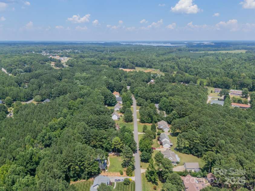 1594 High Ridge Drive, Stanley, NC 28164.  MLS# CAR4279439, YatesRealty ID 25239. Lake Norman and Boat Launches are only within a few miles of the Home