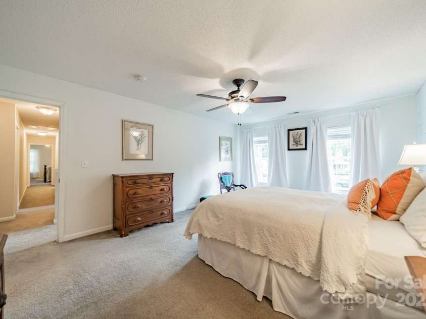 1594 High Ridge Drive, Stanley, NC 28164.  MLS# CAR4279439, YatesRealty ID 25239. Master Bedroom with Ensuite Master Bathroom