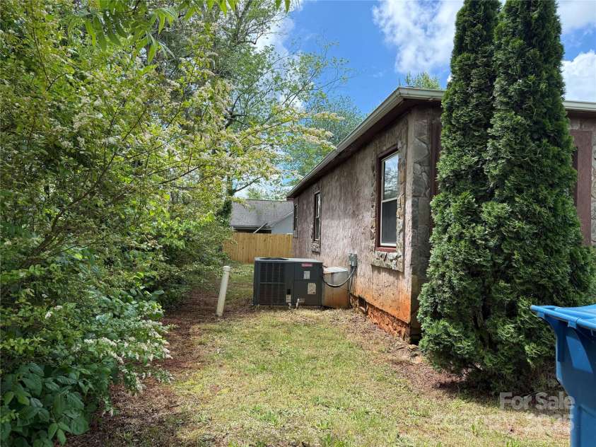 157 5th Avenue, Taylorsville, NC 28681.  MLS# CAR4258562, YatesRealty ID 25240. 