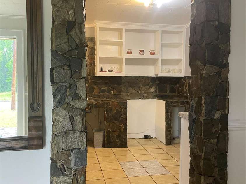 157 5th Avenue, Taylorsville, NC 28681.  MLS# CAR4258562, YatesRealty ID 25240. 