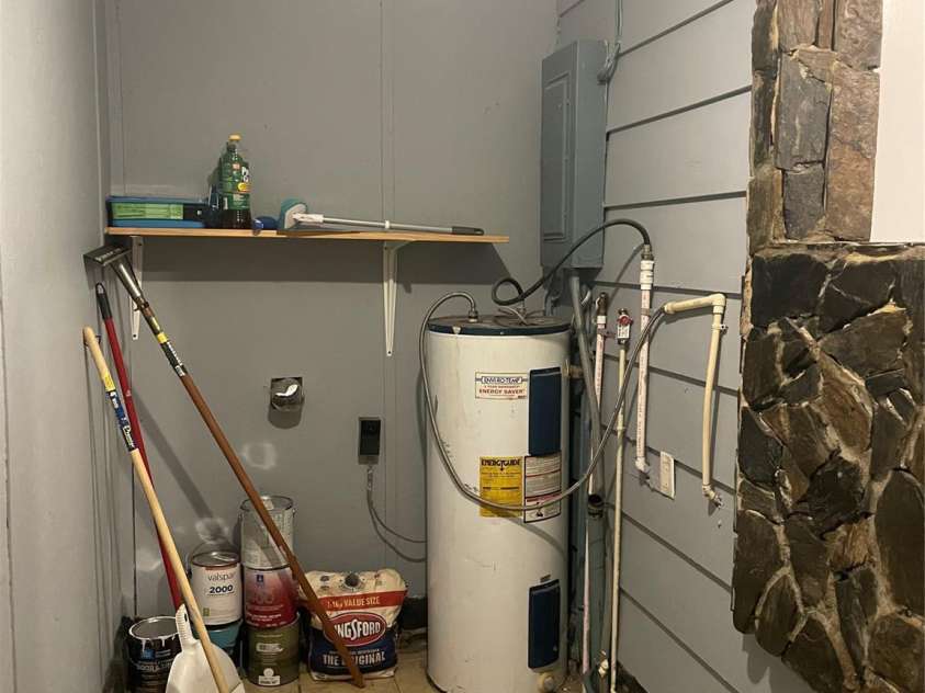 157 5th Avenue, Taylorsville, NC 28681.  MLS# CAR4258562, YatesRealty ID 25240. 