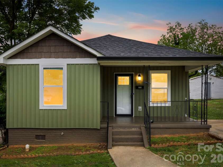 306 Parker Street, Kings Mountain, NC 28086.  MLS# CAR4386028, YatesRealty ID 25241. 