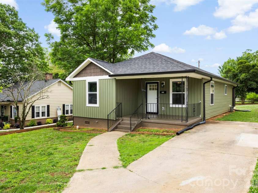 306 Parker Street, Kings Mountain, NC 28086.  MLS# CAR4386028, YatesRealty ID 25241. 