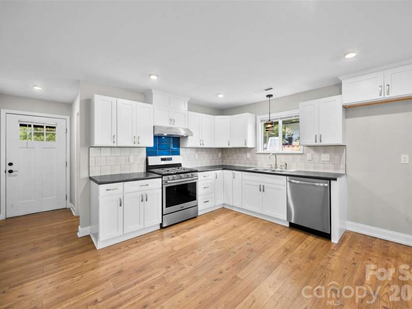 306 Parker Street, Kings Mountain, NC 28086.  MLS# CAR4386028, YatesRealty ID 25241. 