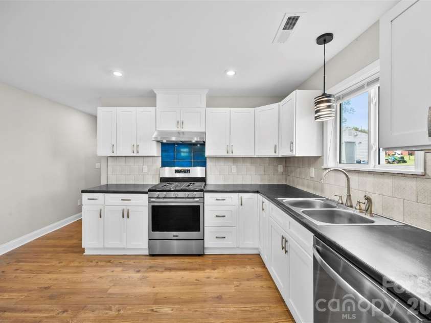 306 Parker Street, Kings Mountain, NC 28086.  MLS# CAR4386028, YatesRealty ID 25241. 