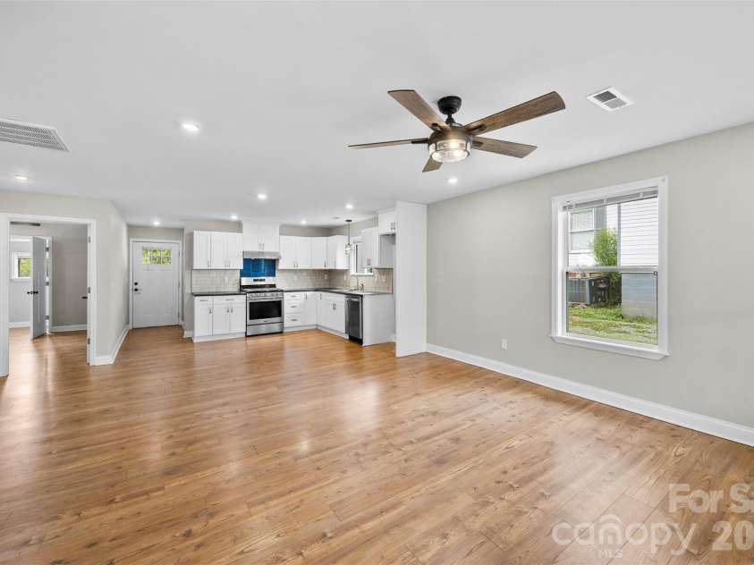 306 Parker Street, Kings Mountain, NC 28086.  MLS# CAR4386028, YatesRealty ID 25241. 