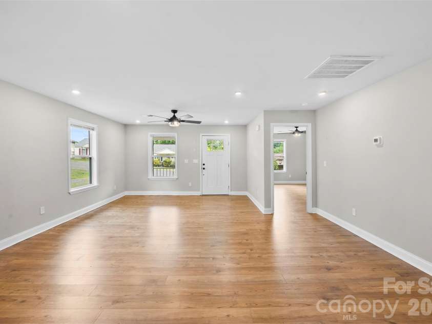 306 Parker Street, Kings Mountain, NC 28086.  MLS# CAR4386028, YatesRealty ID 25241. 