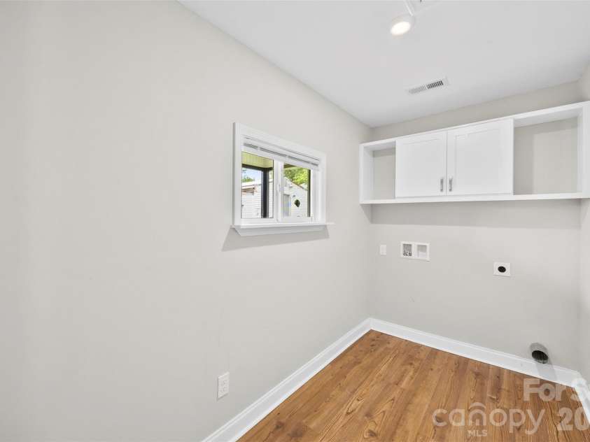 306 Parker Street, Kings Mountain, NC 28086.  MLS# CAR4386028, YatesRealty ID 25241. 
