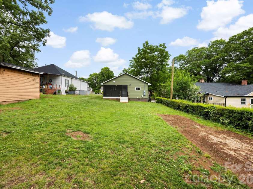 306 Parker Street, Kings Mountain, NC 28086.  MLS# CAR4386028, YatesRealty ID 25241. 