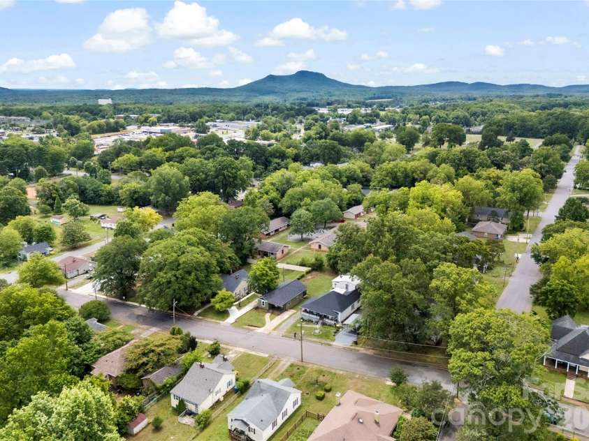 306 Parker Street, Kings Mountain, NC 28086.  MLS# CAR4386028, YatesRealty ID 25241. 