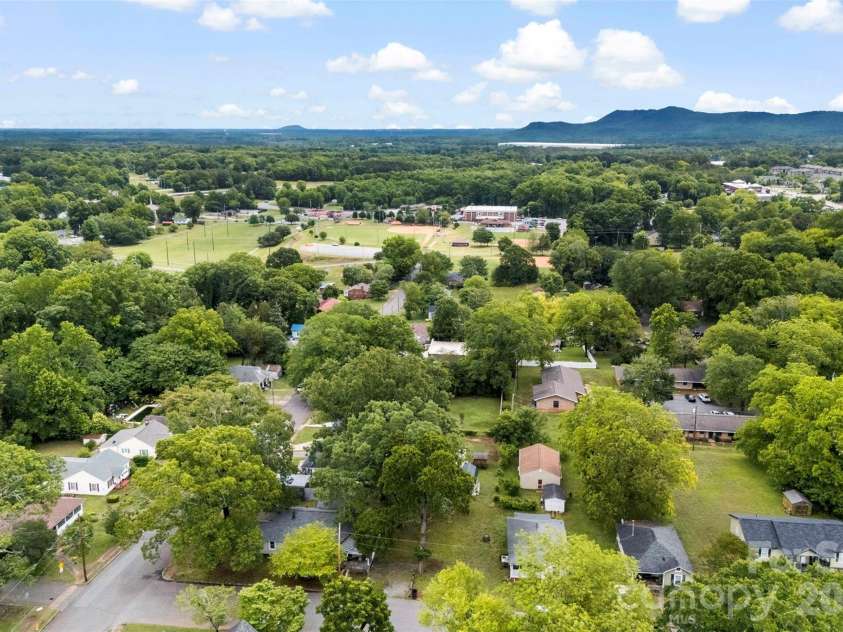 306 Parker Street, Kings Mountain, NC 28086.  MLS# CAR4386028, YatesRealty ID 25241. 