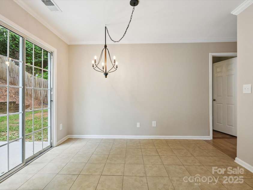 3830 Brookchase Lane, Charlotte, NC 28205.  MLS# CAR4274053, YatesRealty ID 25241. Dining area