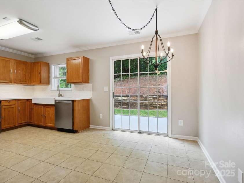 3830 Brookchase Lane, Charlotte, NC 28205.  MLS# CAR4274053, YatesRealty ID 25241. Dining area and kitchen