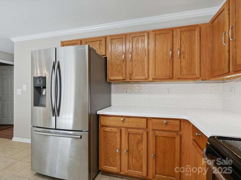 3830 Brookchase Lane, Charlotte, NC 28205.  MLS# CAR4274053, YatesRealty ID 25241. Kitchen