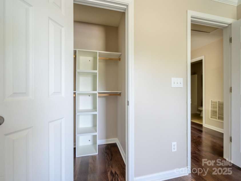 3830 Brookchase Lane, Charlotte, NC 28205.  MLS# CAR4274053, YatesRealty ID 25241. Walk-in Closet