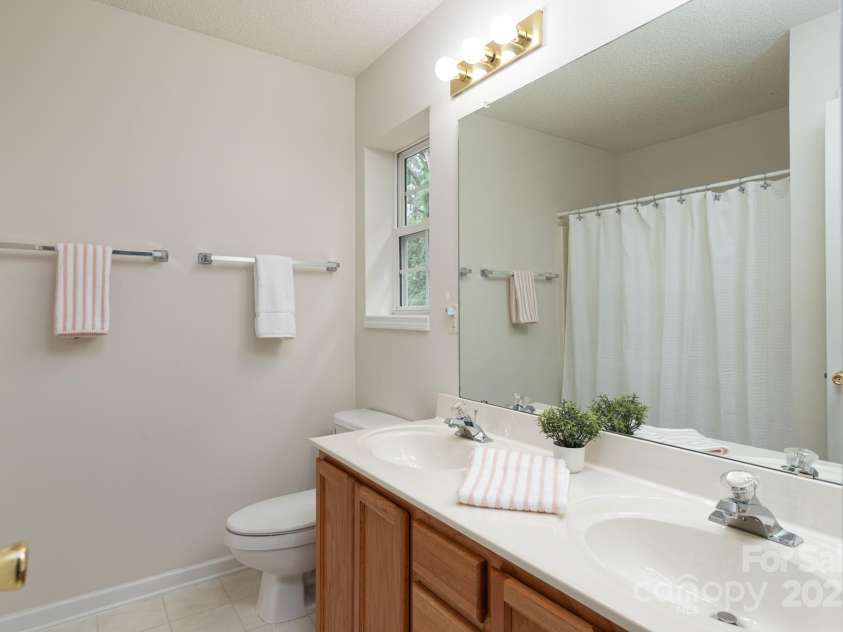 10548 English Setter Way, Charlotte, NC 28269.  MLS# CAR4264529, YatesRealty ID 25243. 