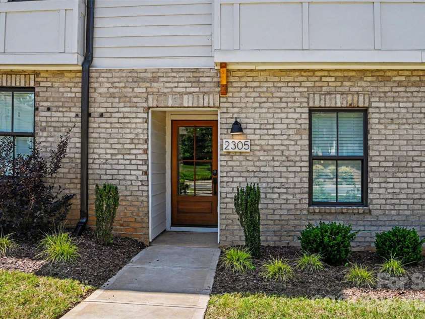 2305 Rozzelles Ferry Road, Charlotte, NC 28208.  MLS# CAR4376908, YatesRealty ID 25243. 