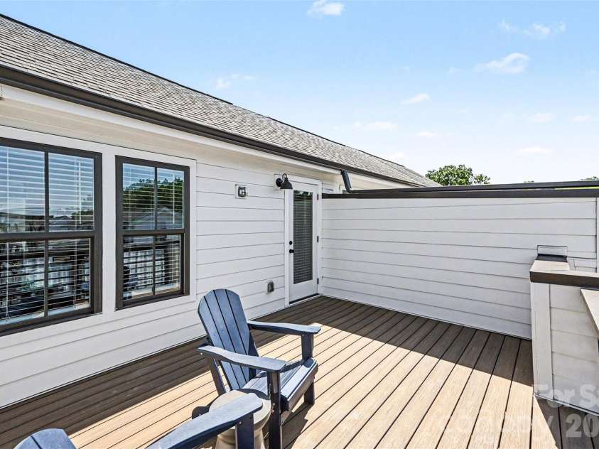 2305 Rozzelles Ferry Road, Charlotte, NC 28208.  MLS# CAR4376908, YatesRealty ID 25243. 