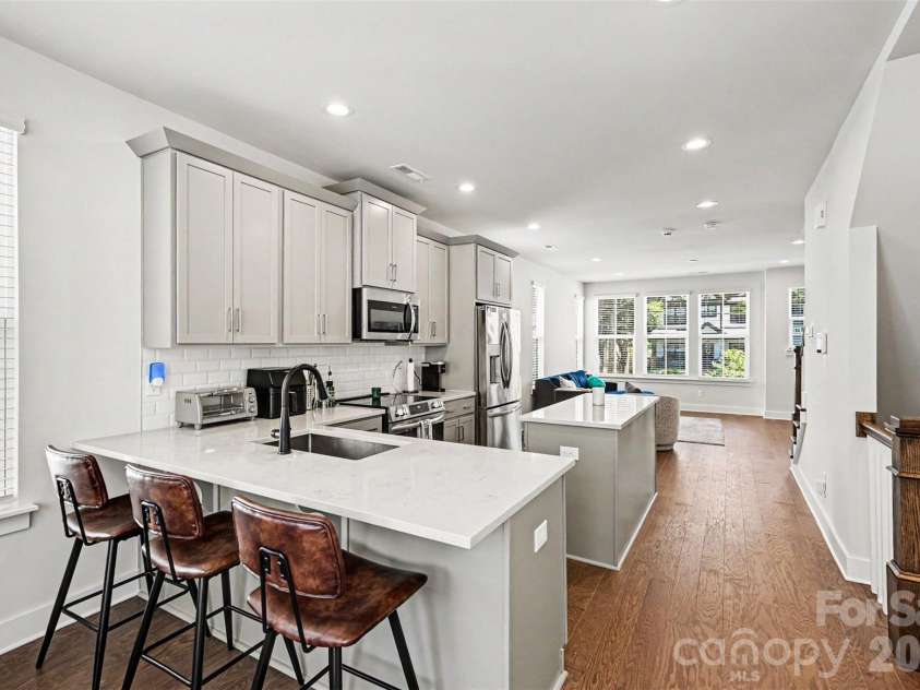 2305 Rozzelles Ferry Road, Charlotte, NC 28208.  MLS# CAR4376908, YatesRealty ID 25243. 