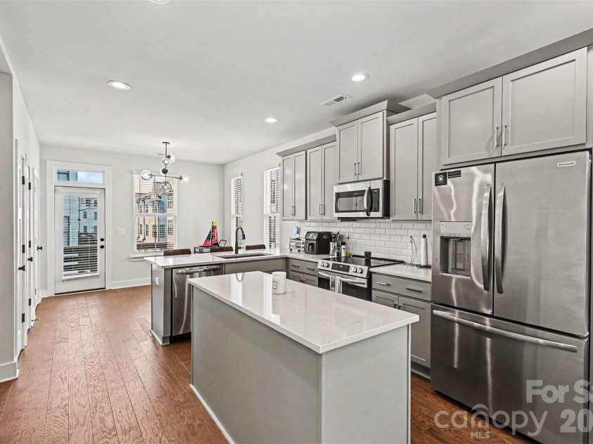 2305 Rozzelles Ferry Road, Charlotte, NC 28208.  MLS# CAR4376908, YatesRealty ID 25243. 