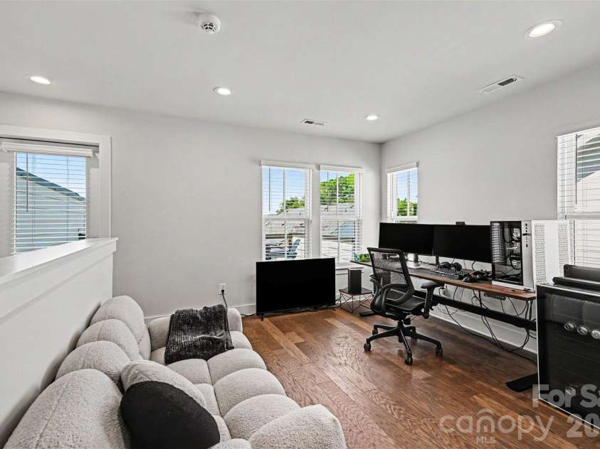 2305 Rozzelles Ferry Road, Charlotte, NC 28208.  MLS# CAR4376908, YatesRealty ID 25243. 