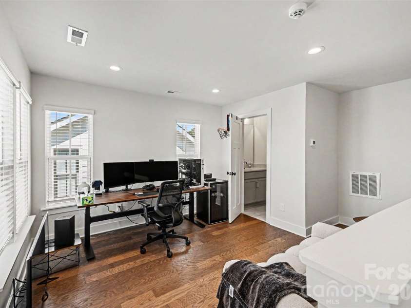 2305 Rozzelles Ferry Road, Charlotte, NC 28208.  MLS# CAR4376908, YatesRealty ID 25243. 