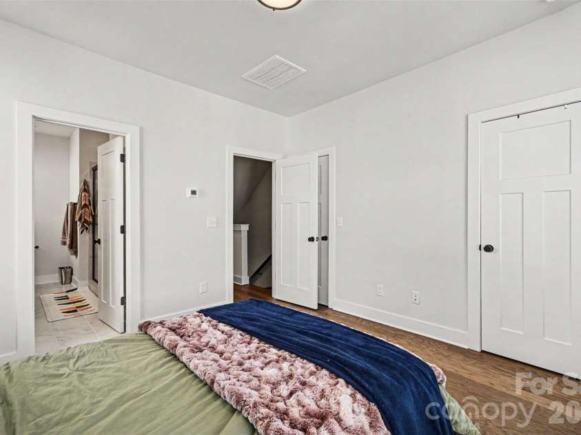 2305 Rozzelles Ferry Road, Charlotte, NC 28208.  MLS# CAR4376908, YatesRealty ID 25243. 
