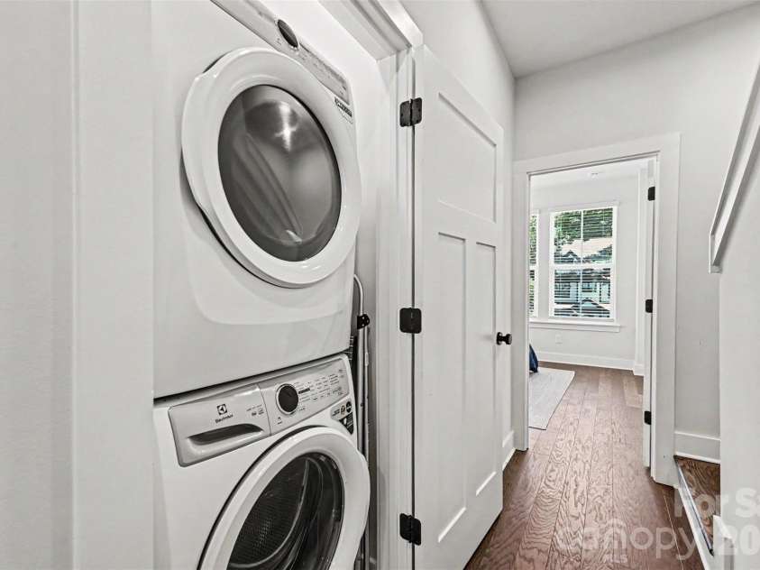 2305 Rozzelles Ferry Road, Charlotte, NC 28208.  MLS# CAR4376908, YatesRealty ID 25243. 