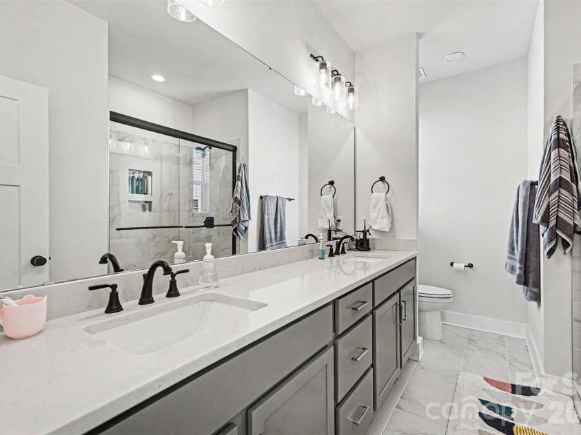 2305 Rozzelles Ferry Road, Charlotte, NC 28208.  MLS# CAR4376908, YatesRealty ID 25243. 