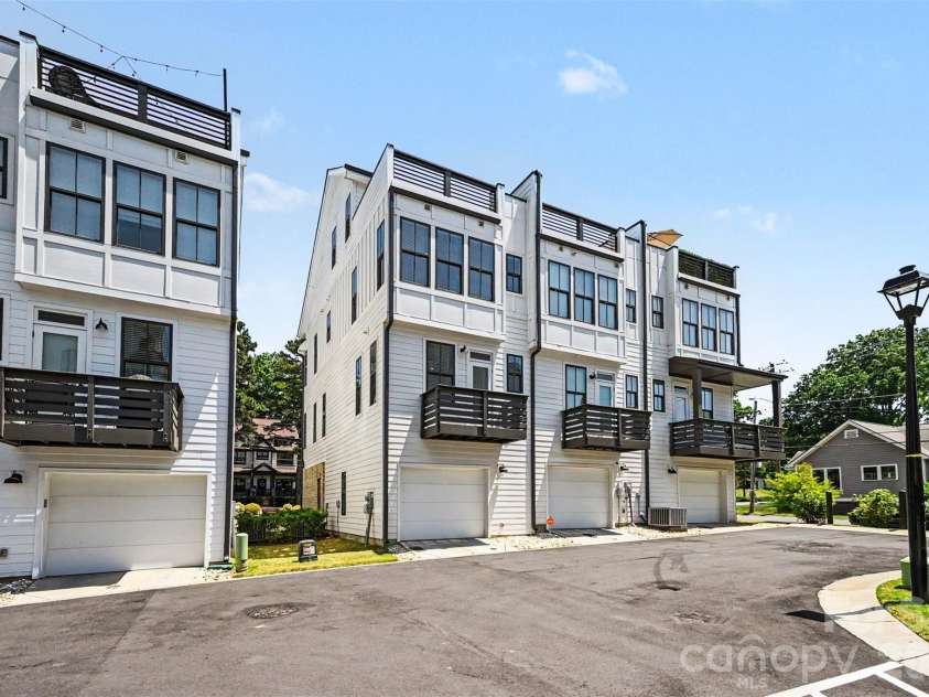 2305 Rozzelles Ferry Road, Charlotte, NC 28208.  MLS# CAR4376908, YatesRealty ID 25243. 