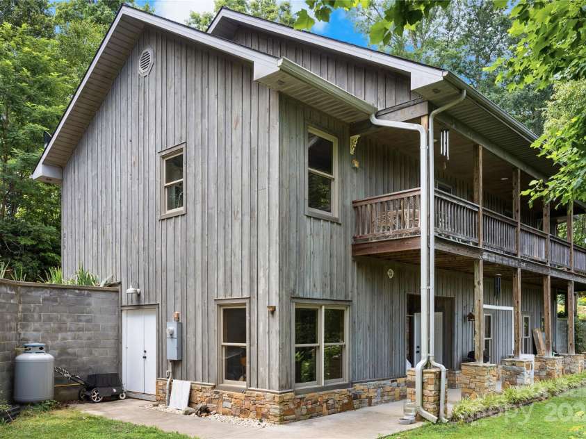 219 Sandalwood Drive, Whittier, NC 28789.  MLS# CAR4255681, YatesRealty ID 25244. 