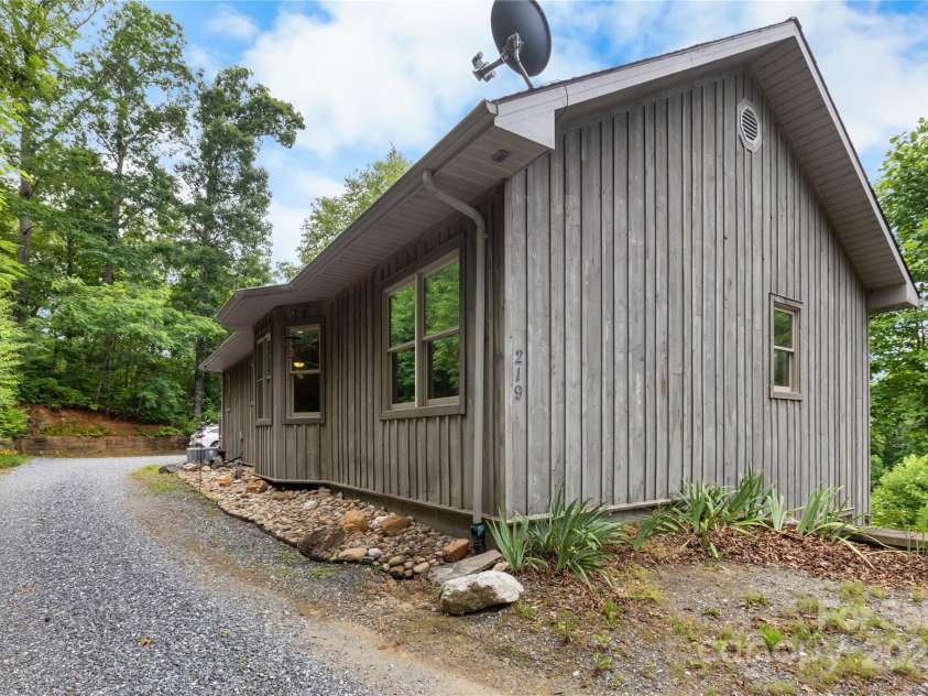 219 Sandalwood Drive, Whittier, NC 28789.  MLS# CAR4255681, YatesRealty ID 25244. 