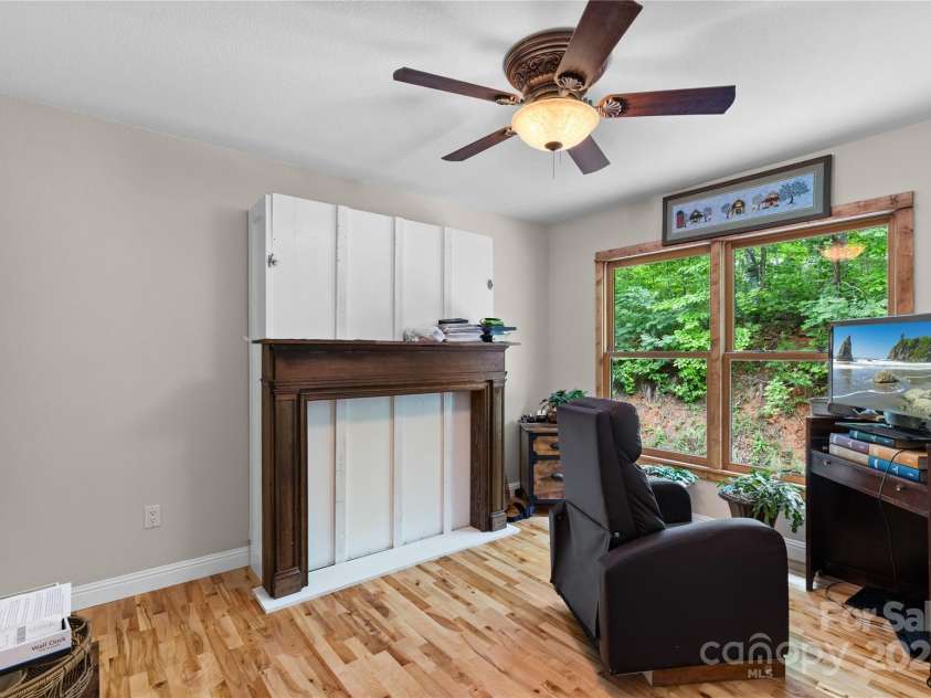 219 Sandalwood Drive, Whittier, NC 28789.  MLS# CAR4255681, YatesRealty ID 25244. 