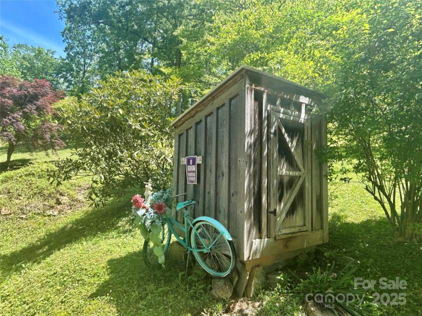 219 Sandalwood Drive, Whittier, NC 28789.  MLS# CAR4255681, YatesRealty ID 25244. 