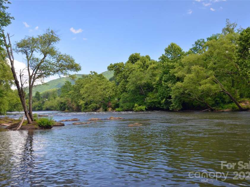 219 Sandalwood Drive, Whittier, NC 28789.  MLS# CAR4255681, YatesRealty ID 25244. Tuckasegee River 3 minutes to fishing and tubing as well!!